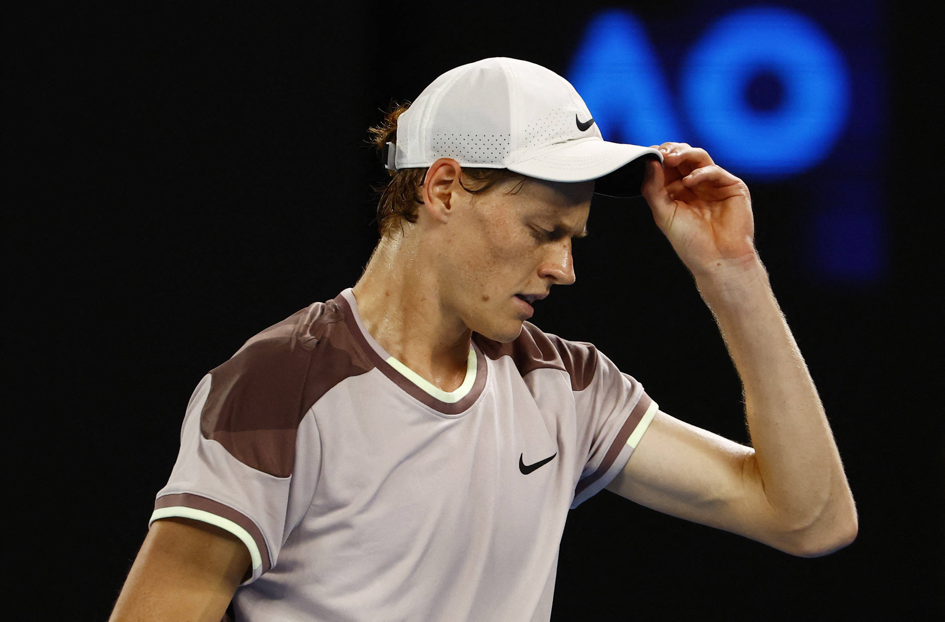 一名长期担 一名长期担