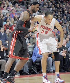 中场大将达 中场大将达